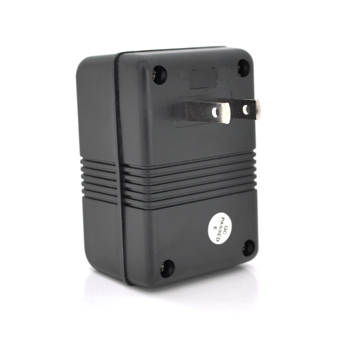 Преобразователь напряжения SW-70, 220V &amp;gt; 110V . Мощность 70 Вт. LED-индикация. Черный + переходник