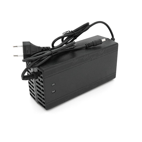 Зарядний пристрій для акумуляторів Li-ion 48V(54,6V),13S,5A,штекер 5.5*2.5,з індикацією,BOX