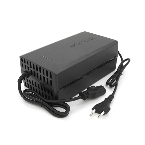 Зарядний пристрій для акумуляторів Li-ion 60V(67,2V),16S,8A,штекер Triangle plug (T-tipe / IEC / C13 N+L-) ,з індикацією,BOX