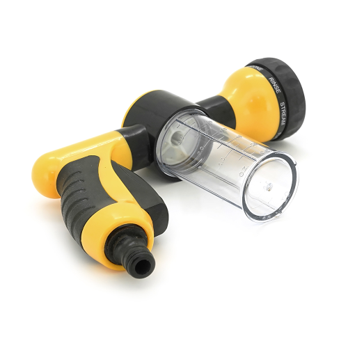 Насадка на шланг (розпилювач води) з відсіком для мийних засобів