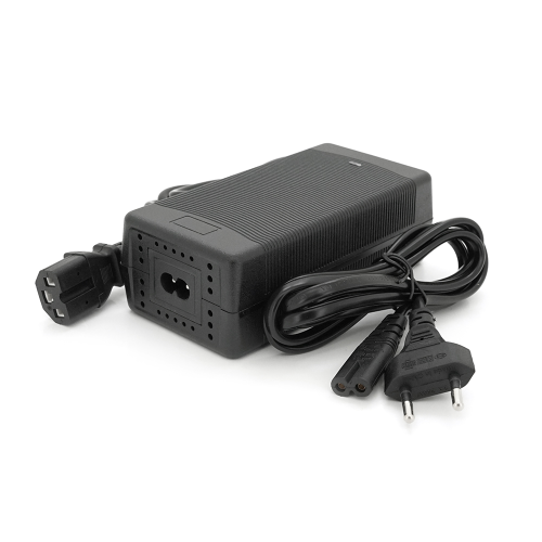 Зарядний пристрій акумуляторів LiFePO4 12V (14.6V), 4S,10A, штекер Triangle plug (T-tipe / C13 / IEC). з індикацією, 133х67х45mm, 0.3kg