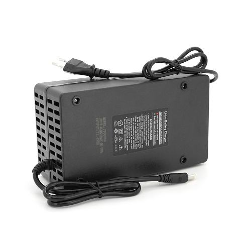 Зарядний пристрій для акумуляторів Li-ion 60V(71,4V),17S,8A,650W, штекер 5.5*2.5,з індикацією,BOX