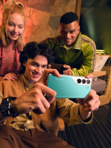 Смартфон TECNO Camon 40 (CM5) 6.78" 8/256ГБ, 2SIM, 5200мА•год, Emerald Lake Green