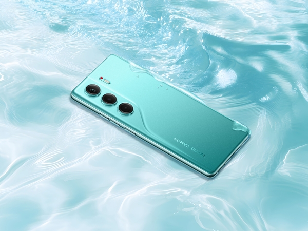 Смартфон TECNO Camon 40 (CM5) 6.78" 8/256ГБ, 2SIM, 5200мА•год, Emerald Lake Green