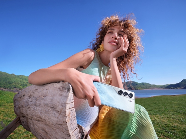 Смартфон TECNO Camon 40 (CM5) 6.78" 8/256ГБ, 2SIM, 5200мА•год, Glacier White