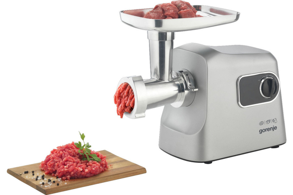 М'ясорубка Gorenje, 2500Вт, 2.8кг/хв, 3 решітки, насадка для ковбас, кеббе, шнековий соковидавлювач, 3 терки, пластик/метал, нерж