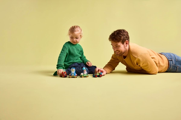 Конструктор LEGO Disney Pixar Святкування з Історії Іграшок: потяг і авто для перегонів