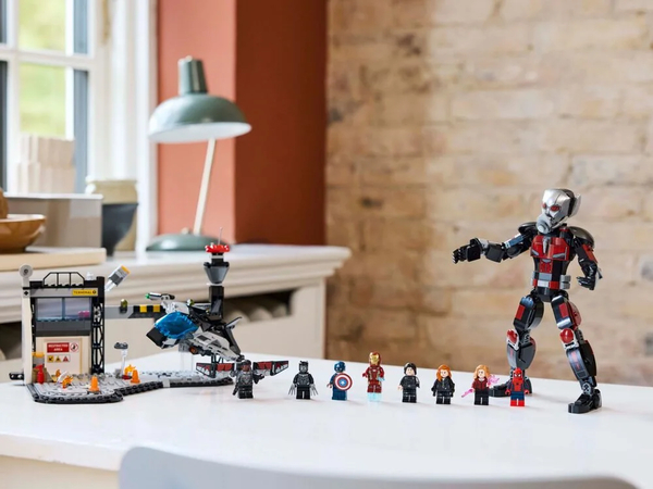 Конструктор LEGO Super Heroes Перший месник: Протистояння Пригодницька битва